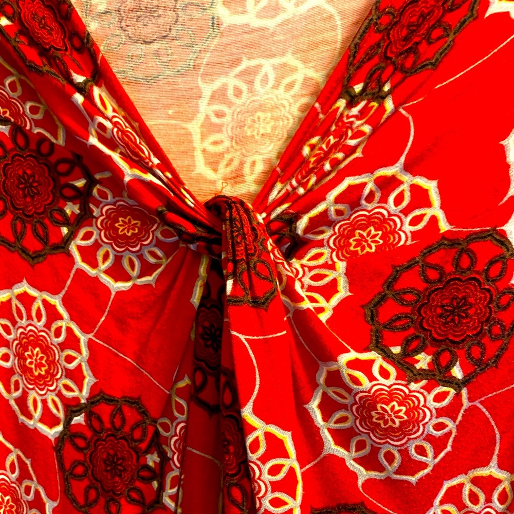 Sz L Red knit with blk/wht print ladie’s top